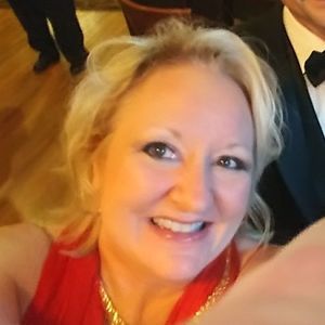 Meet your Posher, Dee dee